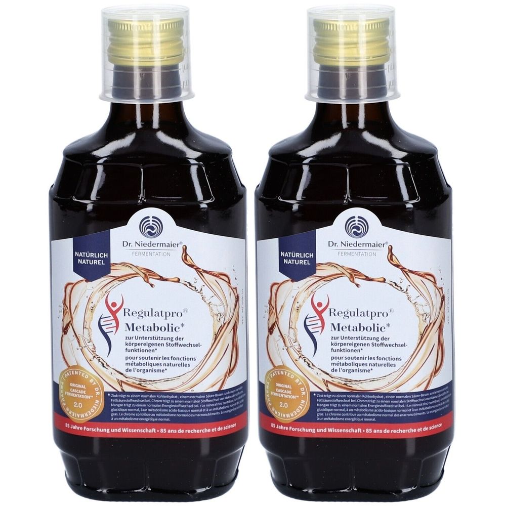 Deux bouteilles en verre brun avec des bouchons dorés. Étiquettes avec nom de produit et logo.