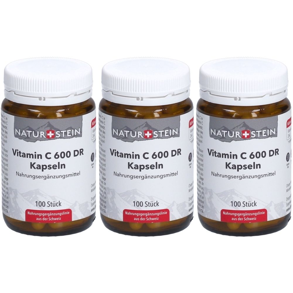 Trois flacons en verre brun avec des couvercles blancs. Les étiquettes indiquent "NATUR+STEIN Vitamin C 600 DR Kapseln". Chaque flacon contient 100 gélules.