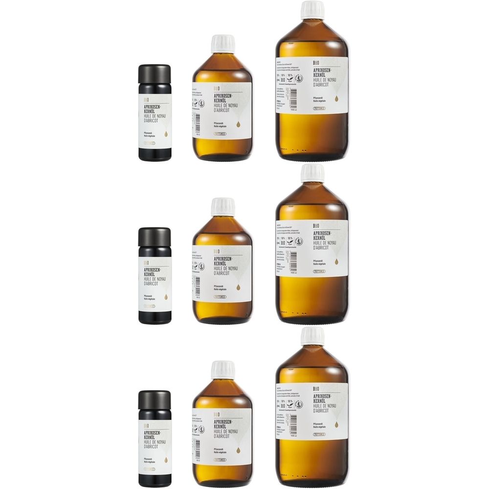 Plusieurs bouteilles et petits contenants. Grandes bouteilles avec étiquette blanche, petites avec couvercle noir. Liquide ambré.