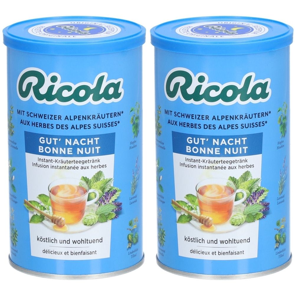 Deux boîtes bleues Ricola Infuselle Bonne Nuit. Inscription : Herbes des Alpes Suisses, Gut' Nacht Bonne Nuit. Illustration de tisane.