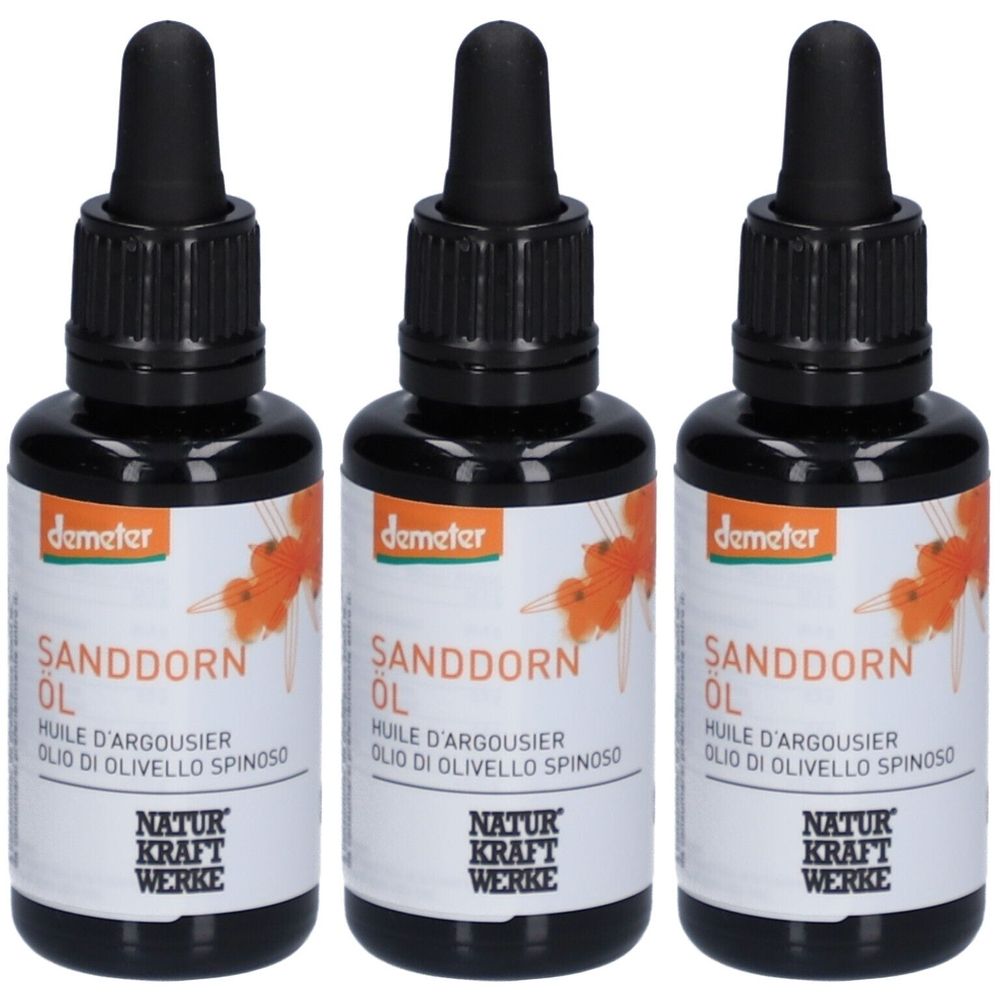 Trois flacons avec bouchon noir et pipette. Étiquette avec texte Sanddorn Öl, logo Demeter et NATUR KRAFT WERKE.