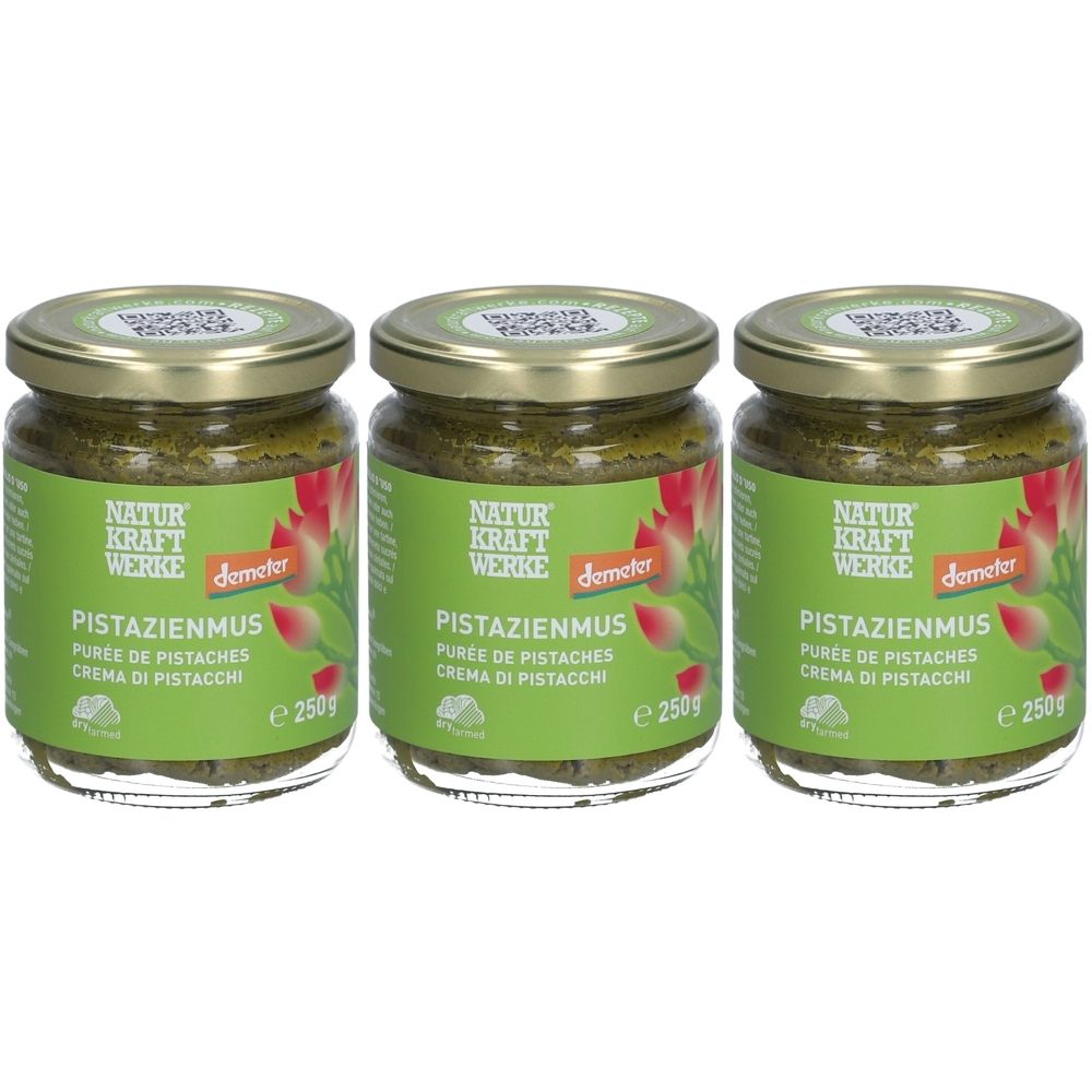 Trois pots de purée de pistaches avec des couvercles dorés. Les étiquettes indiquent "NATUR KRAFT WERKE" et "Demeter".