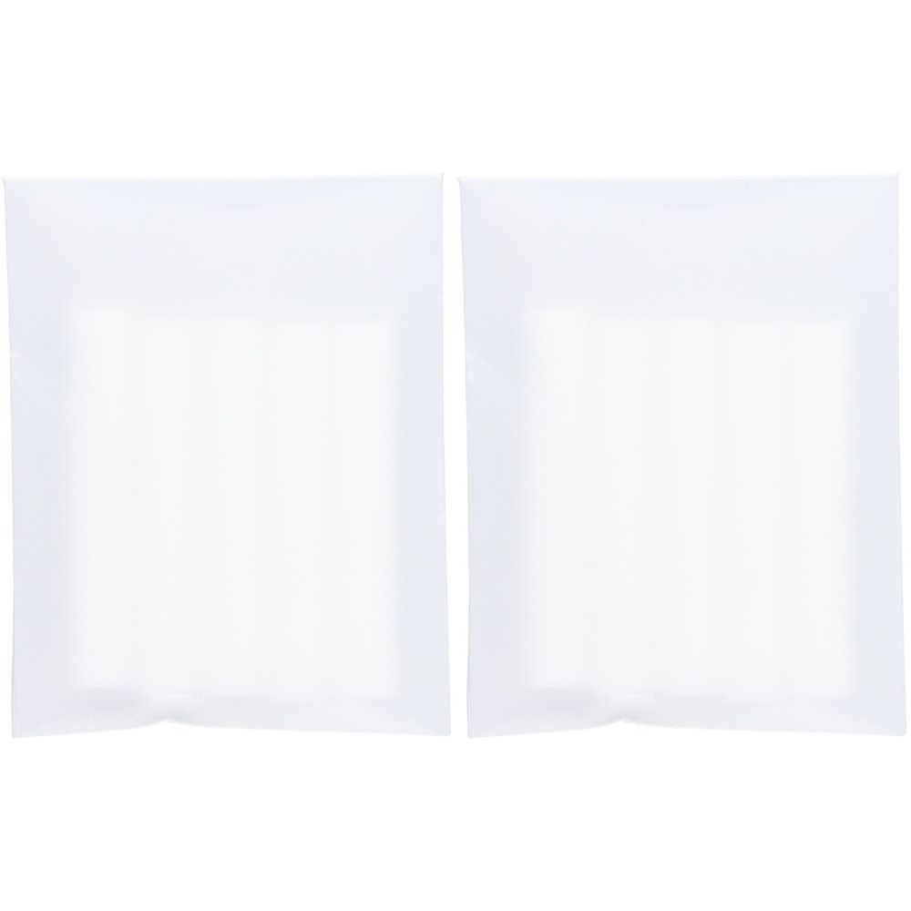 Deux sachets blancs rectangulaires. La forme des produits est visible à travers l'emballage.