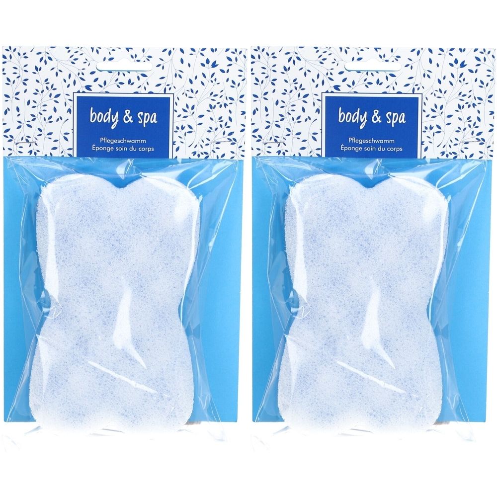 Deux éponges pour le corps emballées. Carte bleue avec logo "body & spa". Éponge en forme de sablier.