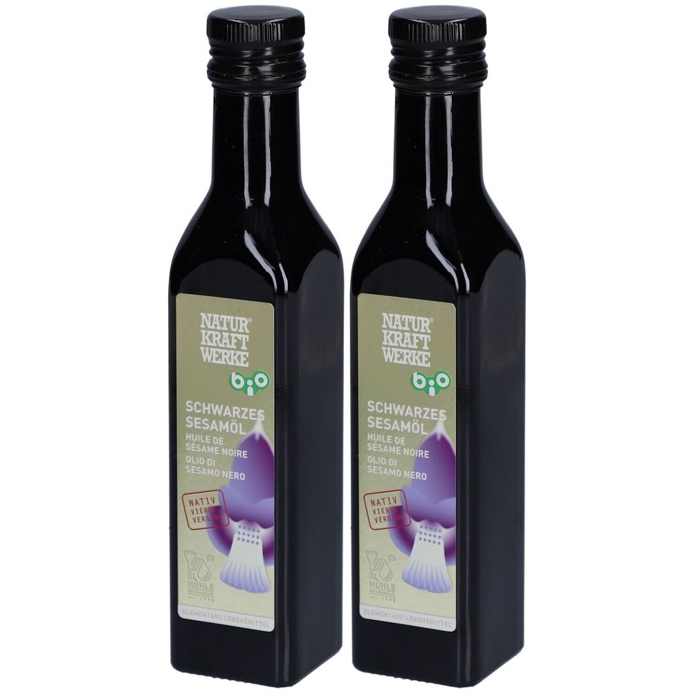 Deux bouteilles noires avec étiquettes. Inscription: NATUR KRAFT WERKE, Schwarzes Sesamöl bio. Label bio.