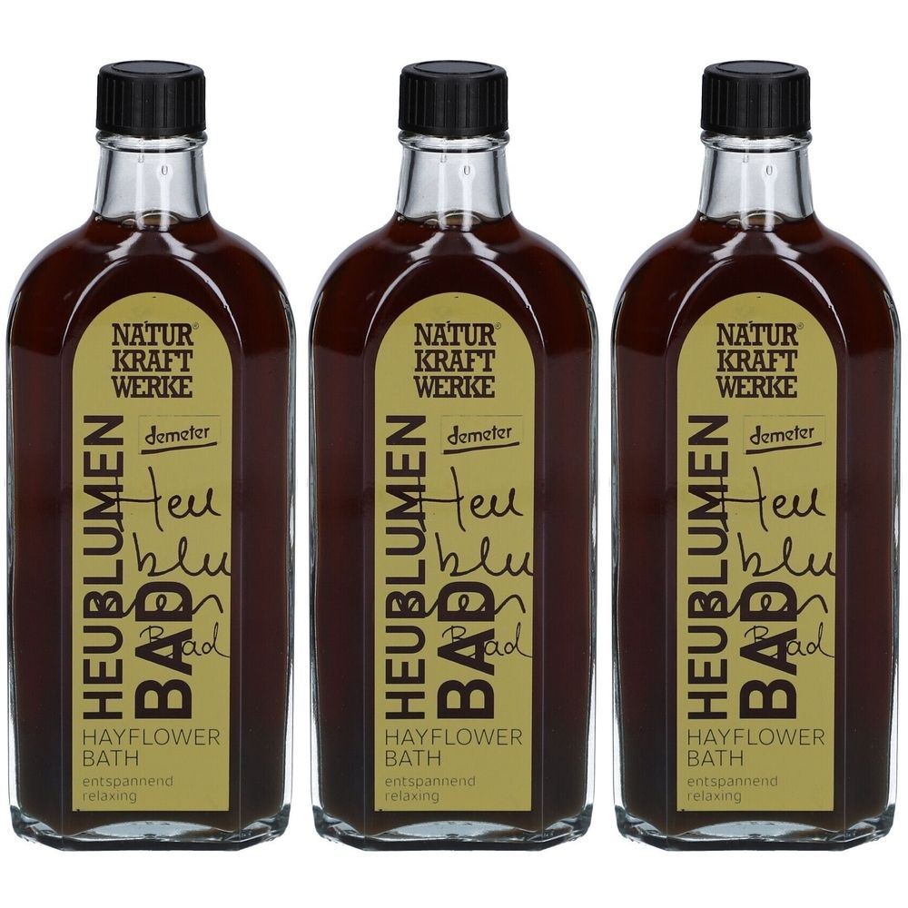 Trois flacons en verre avec liquide brun. Étiquettes : Naturkraftwerke, Heublumen Bad, label Demeter. Bouchons noirs.