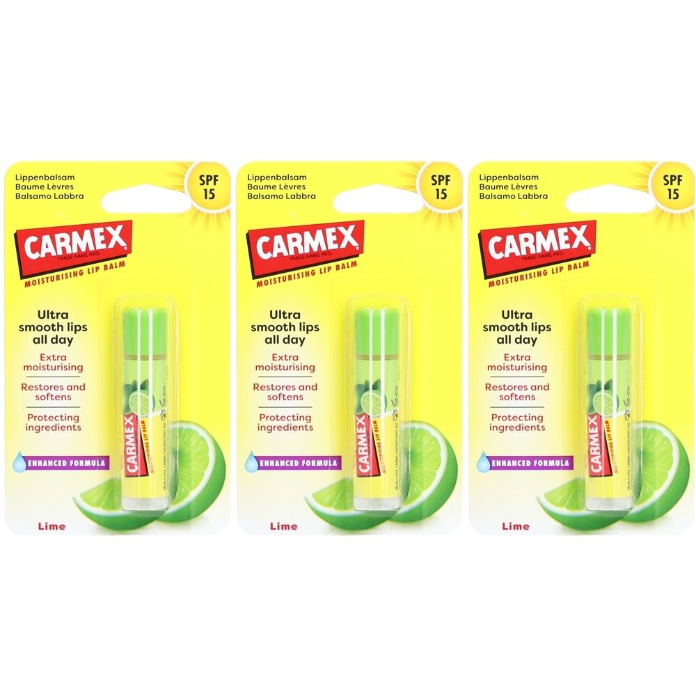 Trois paquets de baume à lèvres CARMEX à la lime. Emballage jaune avec nom du produit et SPF15. Les sticks de baume à lèvres sont dans un étui transparent.