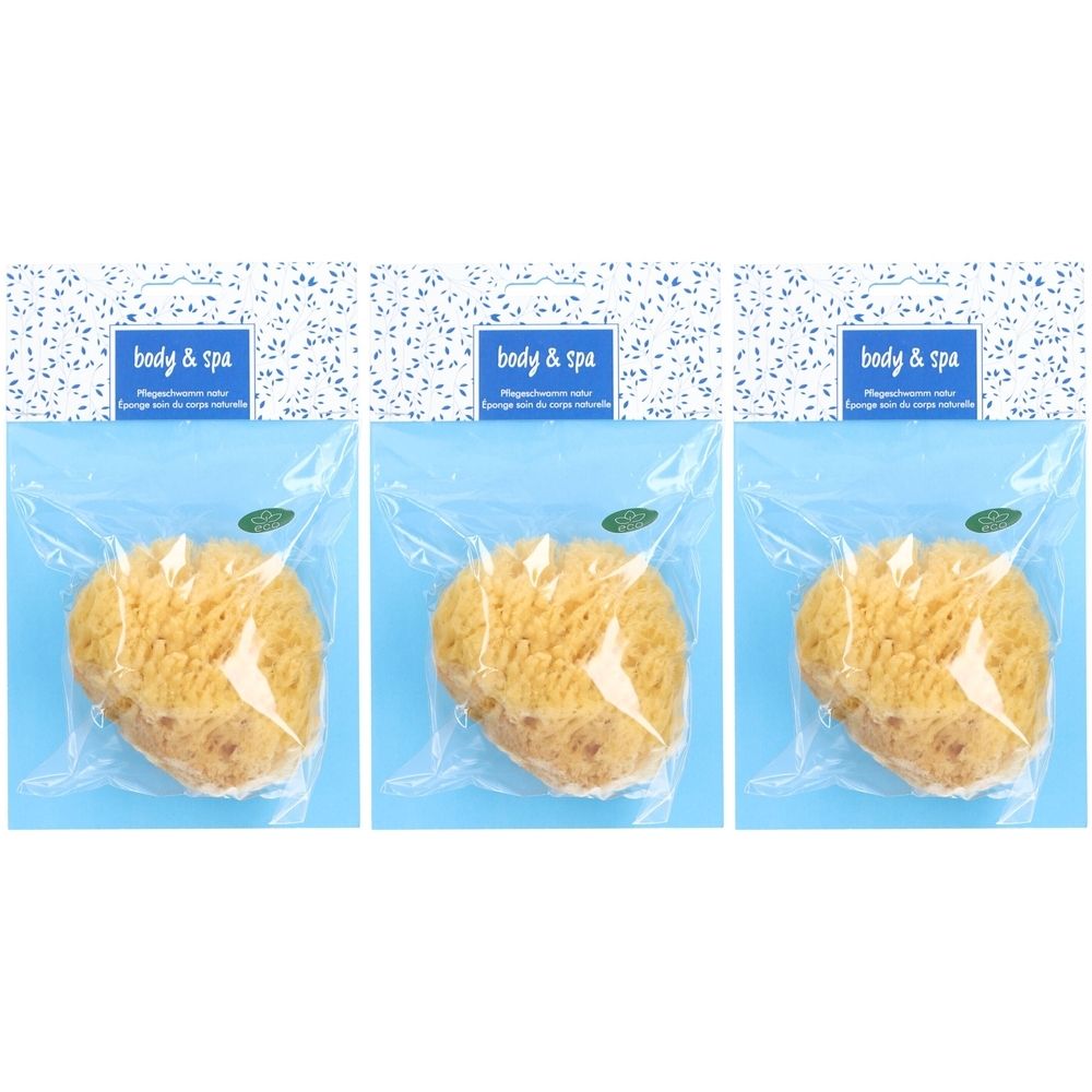 Trois éponges de bain naturelles emballées. Inscription "body & spa".