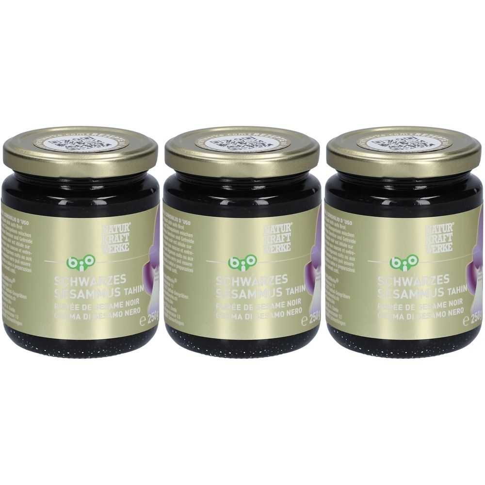 Trois pots de purée de sésame noir. Couvercles dorés, étiquettes avec texte et label bio. Contenu noir visible.