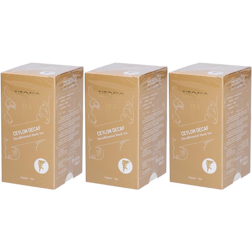 Trois boîtes dorées avec l'inscription Ceylon Decaf. Logo et texte sur le devant. Emballage avec film transparent.