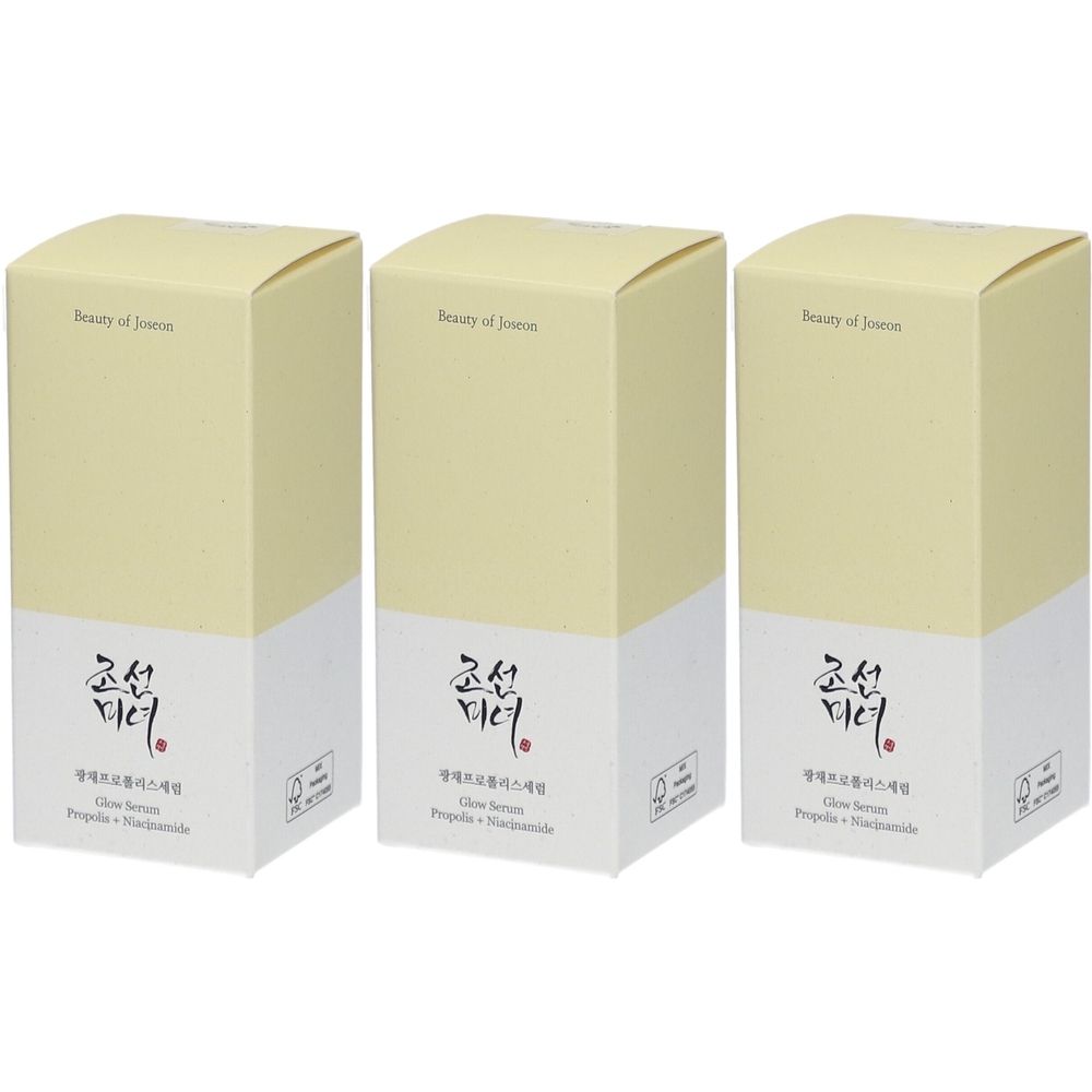 Trois boîtes rectangulaires. Haut jaune clair, bas blanc. Inscriptions en caractères coréens et en anglais.