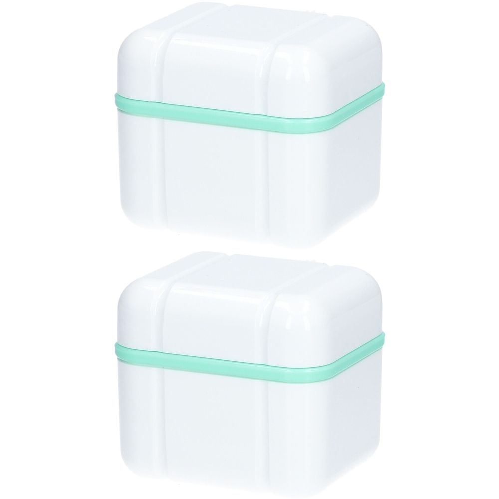 Deux boîtes carrées blanches avec bordures menthe. Couvercles aux bords arrondis.