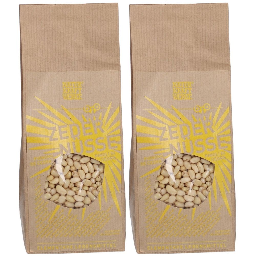 Deux sacs de pignons de pin. Sacs en papier brun avec fenêtre transparente. Impression jaune avec l'inscription "ZEDER NÜSSE".