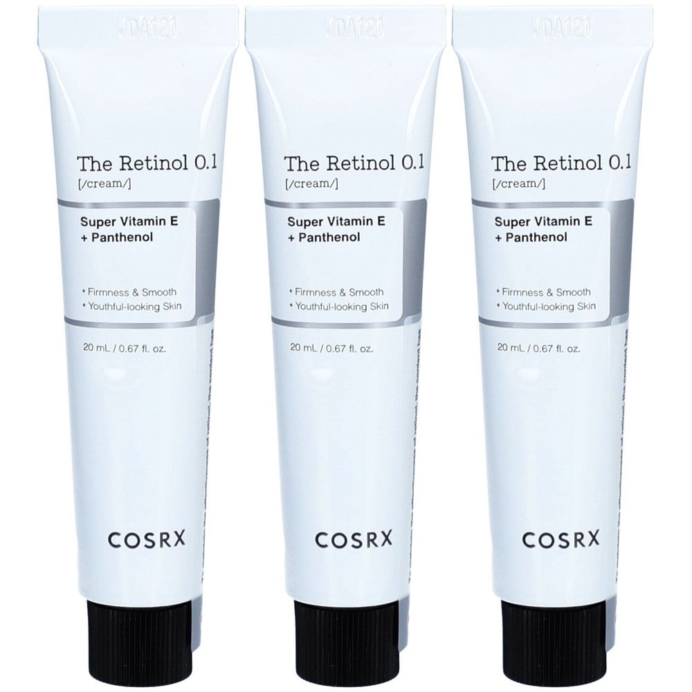 Trois tubes de crème. Inscription: The Retinol 0.1, Super Vitamin E + Panthenol, COSRX. Bouchon noir, tube blanc.