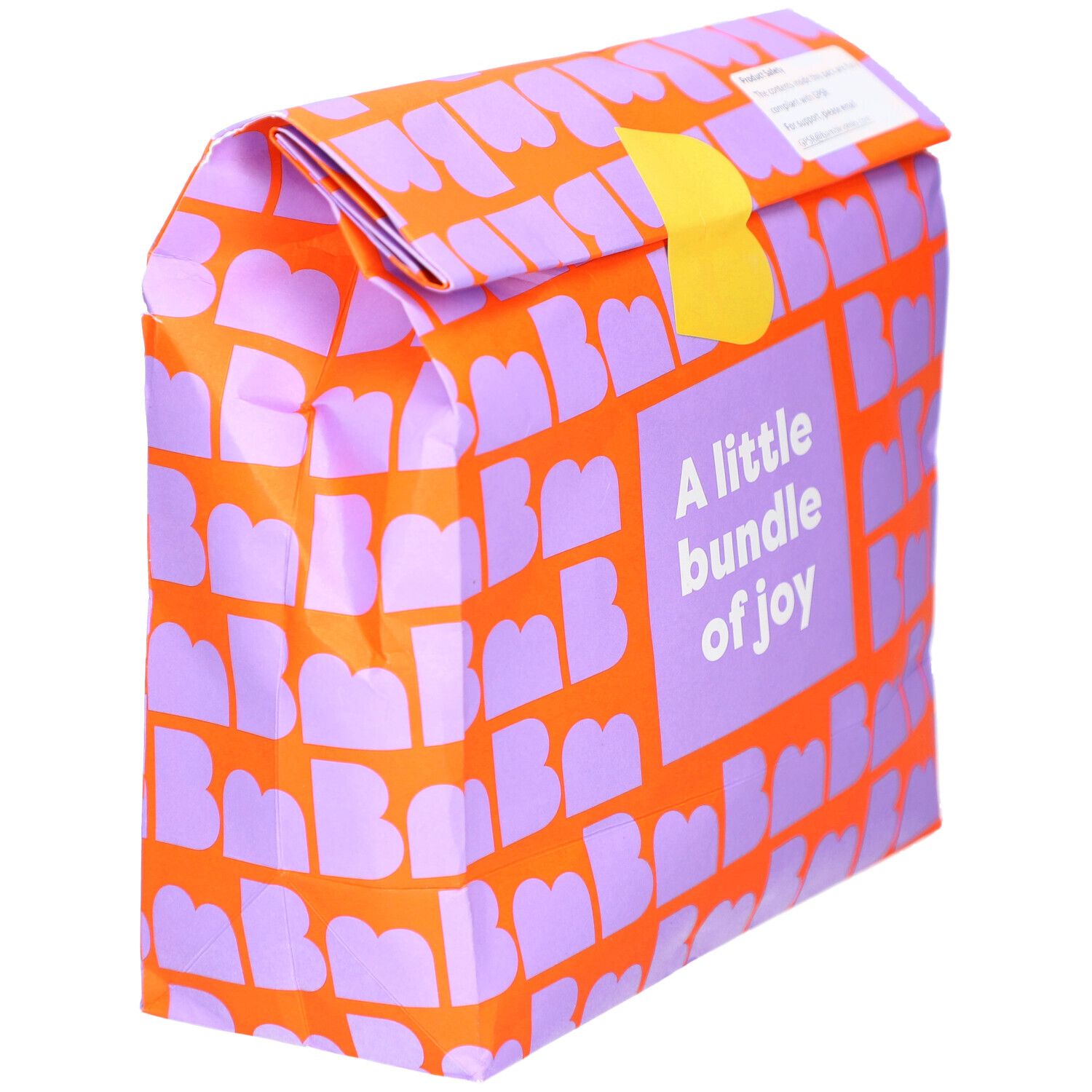 Emballage orange à motifs violets. Texte: A little bundle of joy. Fermeture jaune.