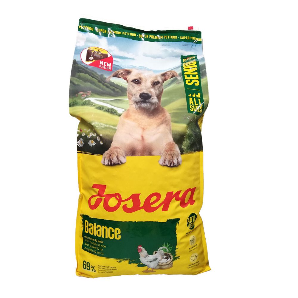 Sac jaune avec chien et nom du produit. Inscription : Josera Balance. Contient 69% de protéines animales. Pour seniors toutes tailles.