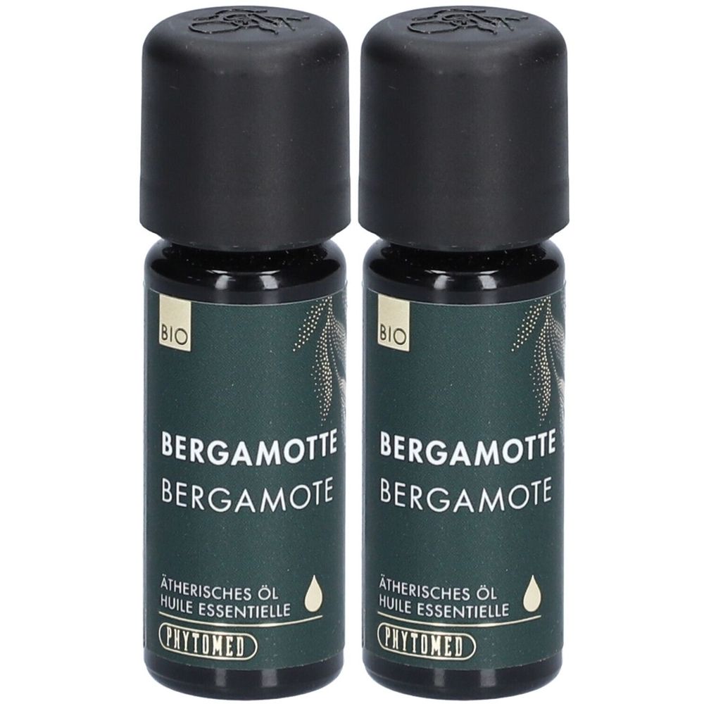 Deux flacons d'huile essentielle. Inscription : Bergamote, BIO, PHYTOMED. Bouchon noir, étiquettes vertes.