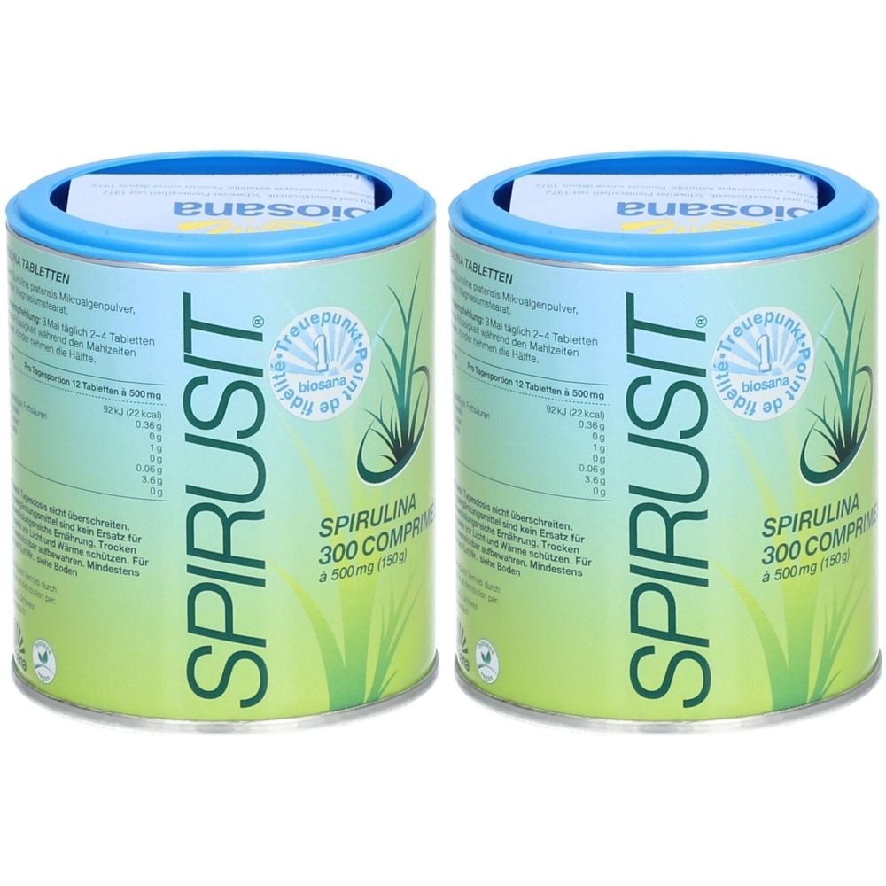 Deux boîtes cylindriques SPIRUSIT avec couvercles bleus. Inscription SPIRULINA 300 COMPR. Visible : biosana, logo Treuepunkt.