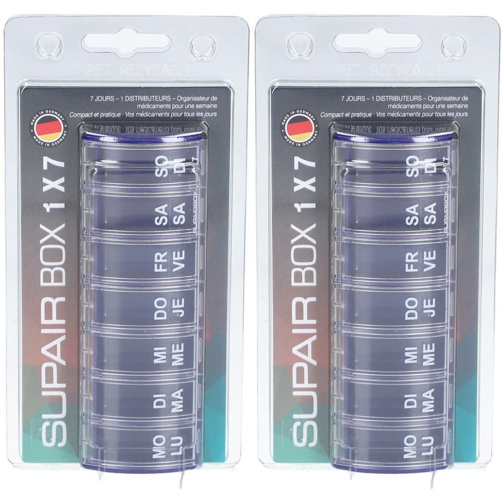 Deux boîtes SUPAIR BOX 1x7. Pilulier hebdomadaire bleu, cylindrique, avec sept compartiments étiquetés avec les jours de la semaine.