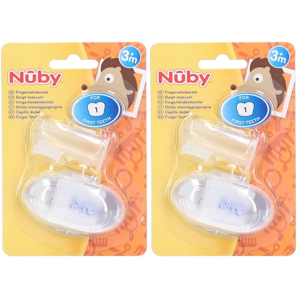 Deux brosses à dents à doigt dans un emballage blister. L'emballage porte la mention "Nüby" et "3m". Marque ovale bleue avec "1 First Teeth".