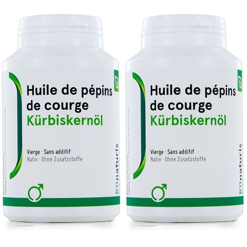 Deux flacons blancs avec étiquettes vertes. Inscription: Huile de pépins de courge, Kürbiskernöl. Mentions: Vierge, Sans additif, Nativ, Ohne Zusatzstoffe.