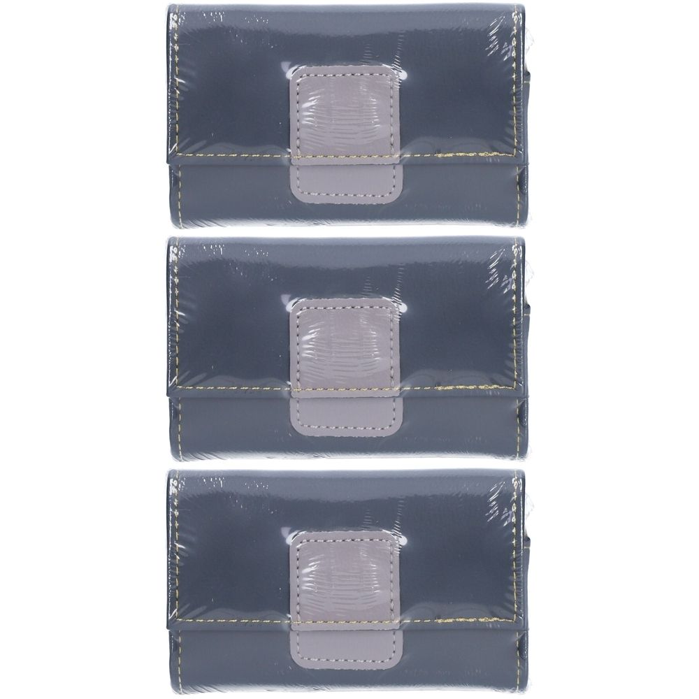 Trois piluliers gris rectangulaires avec fermoir gris clair, emballés dans du plastique.