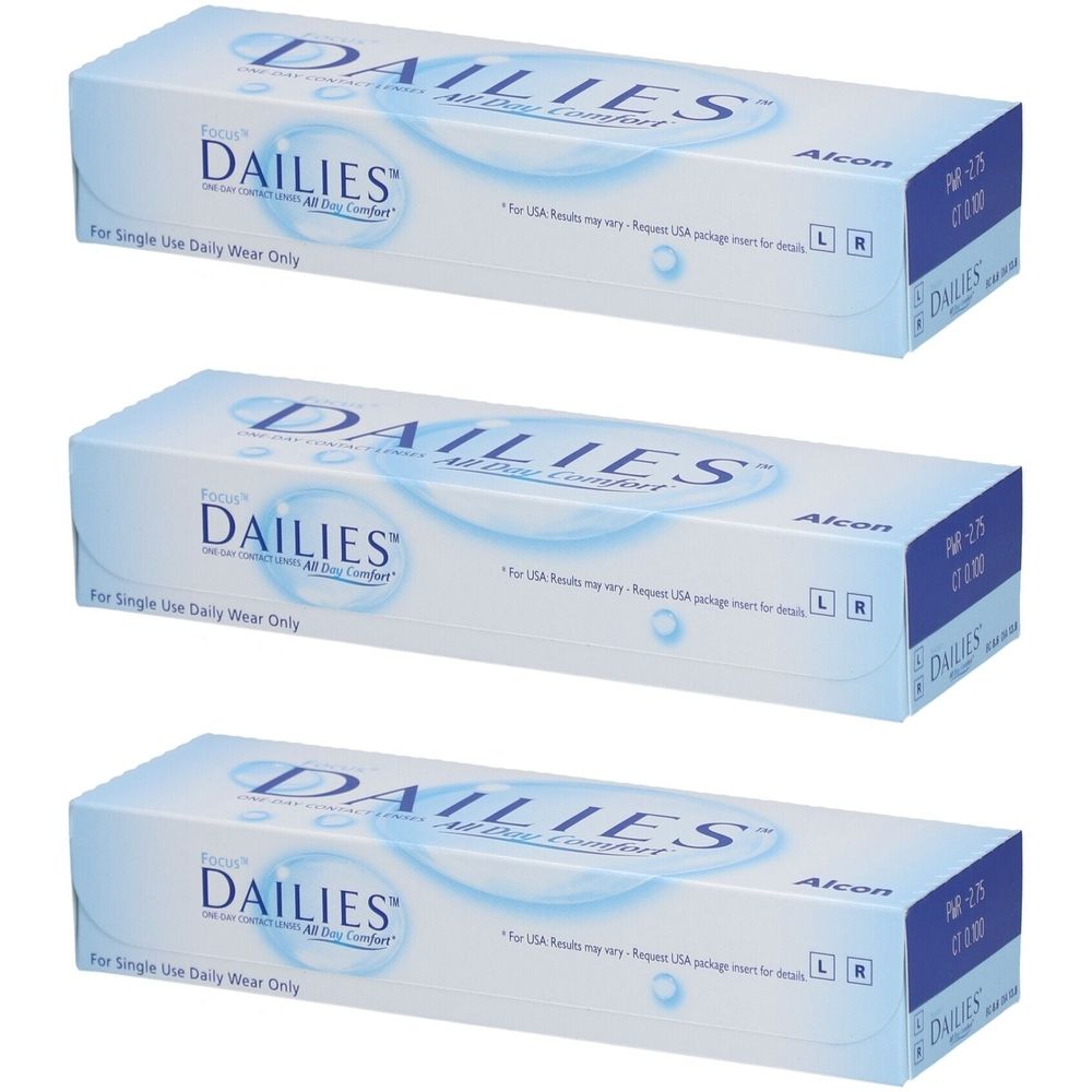 Trois boîtes de lentilles de contact FOCUS DAILIES All Day Comfort. Emballage bleu avec nom du produit et logo Alcon.