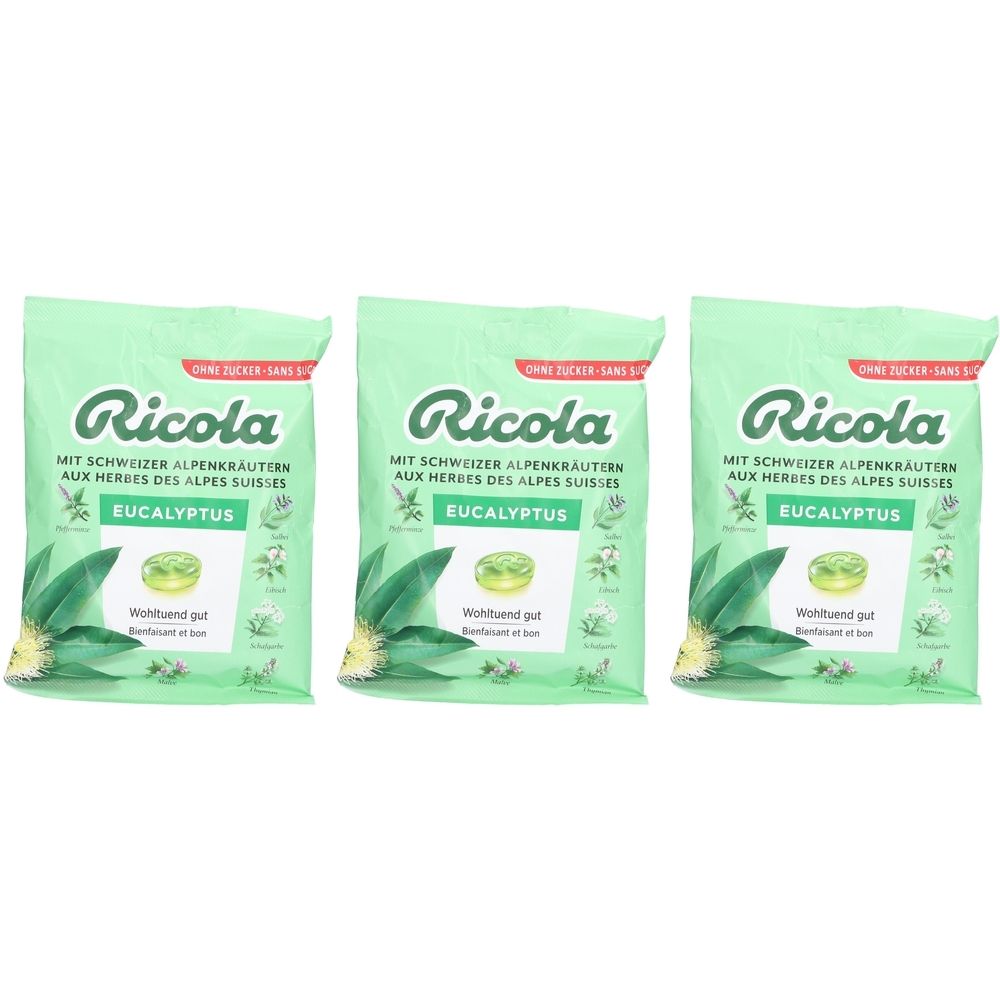 Trois sachets verts de bonbons Ricola à l'eucalyptus. Inscription : marque, nom du produit, illustrations d'herbes, texte "Sans sucre".