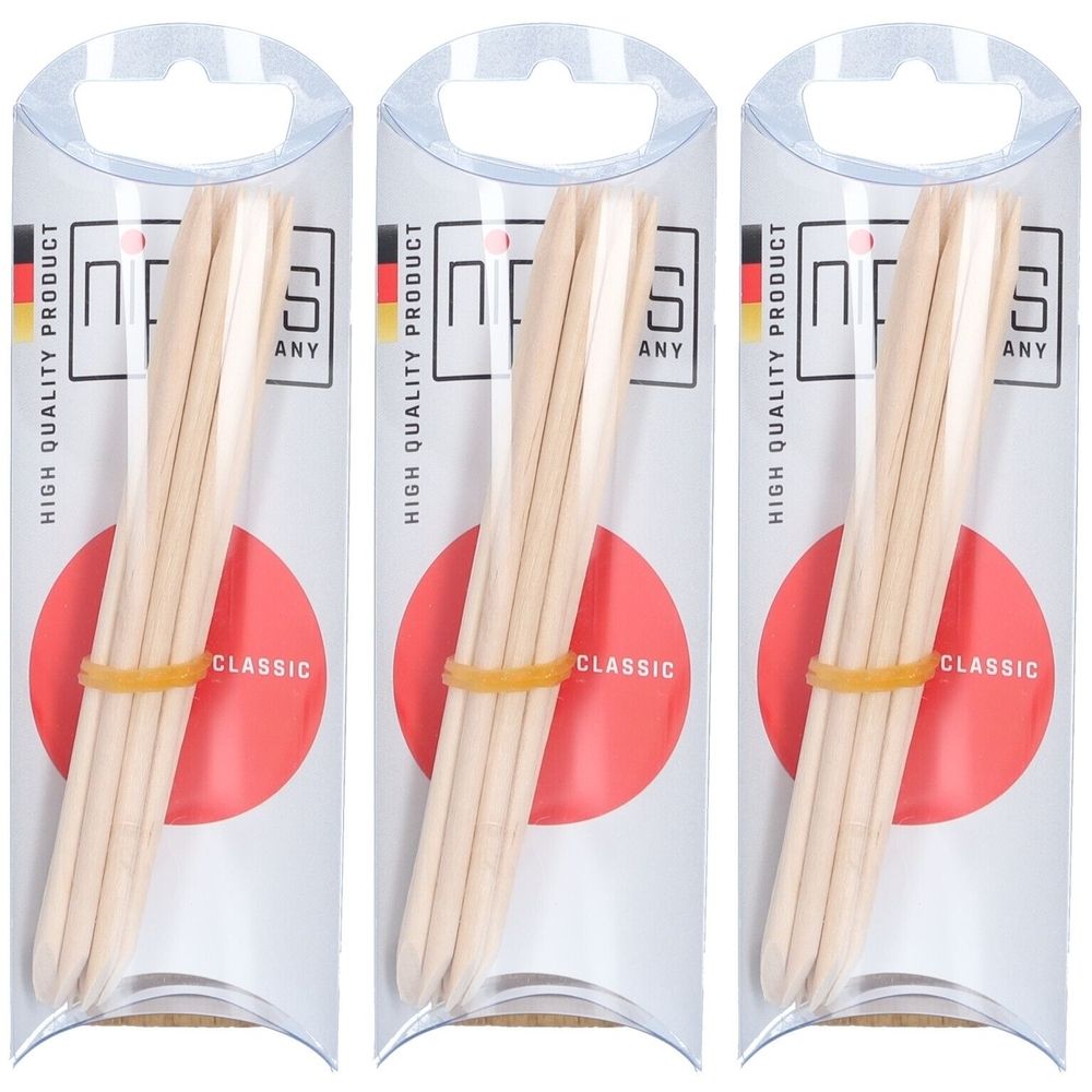 Trois emballages de bâtonnets en bois. Chaque emballage contient des bâtonnets maintenus par un élastique. Emballage avec cercle rouge et texte.