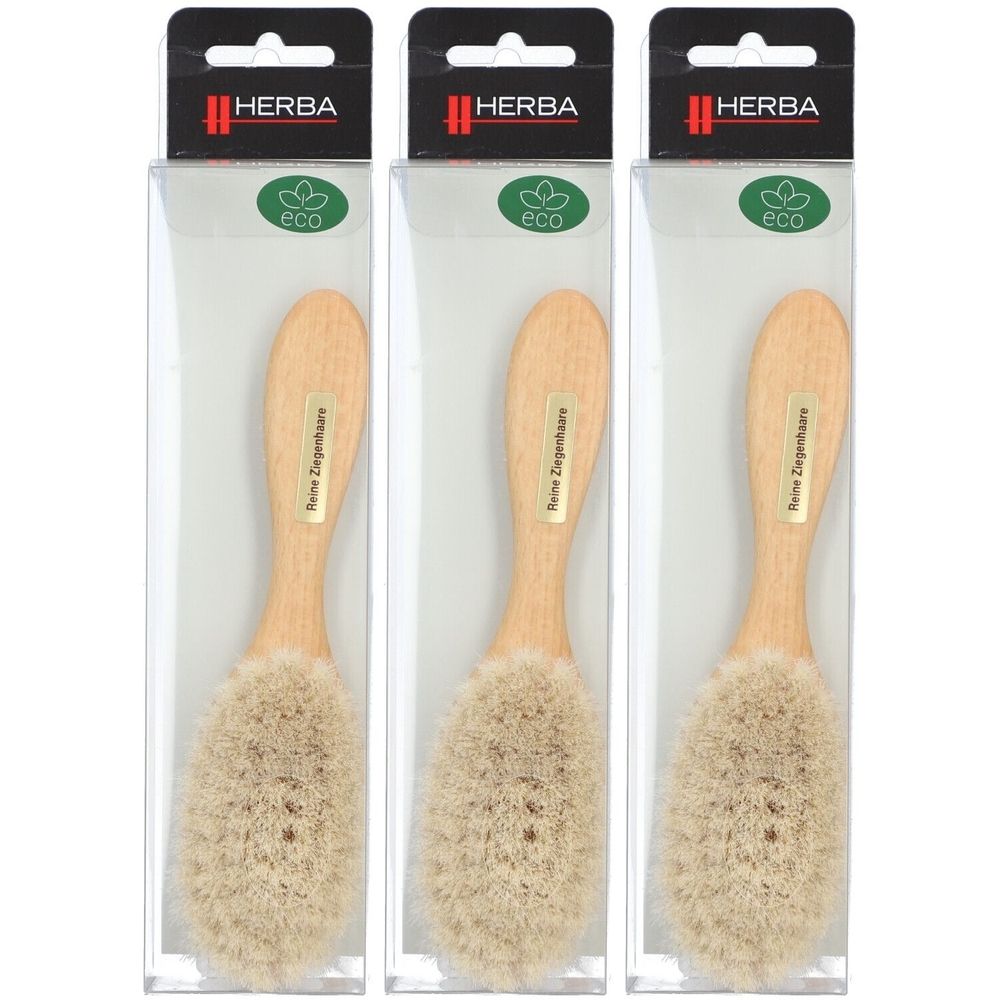 Trois brosses à cheveux pour bébés en bois, avec des poils, dans des emballages transparents. Le logo Herba® est visible sur les emballages.