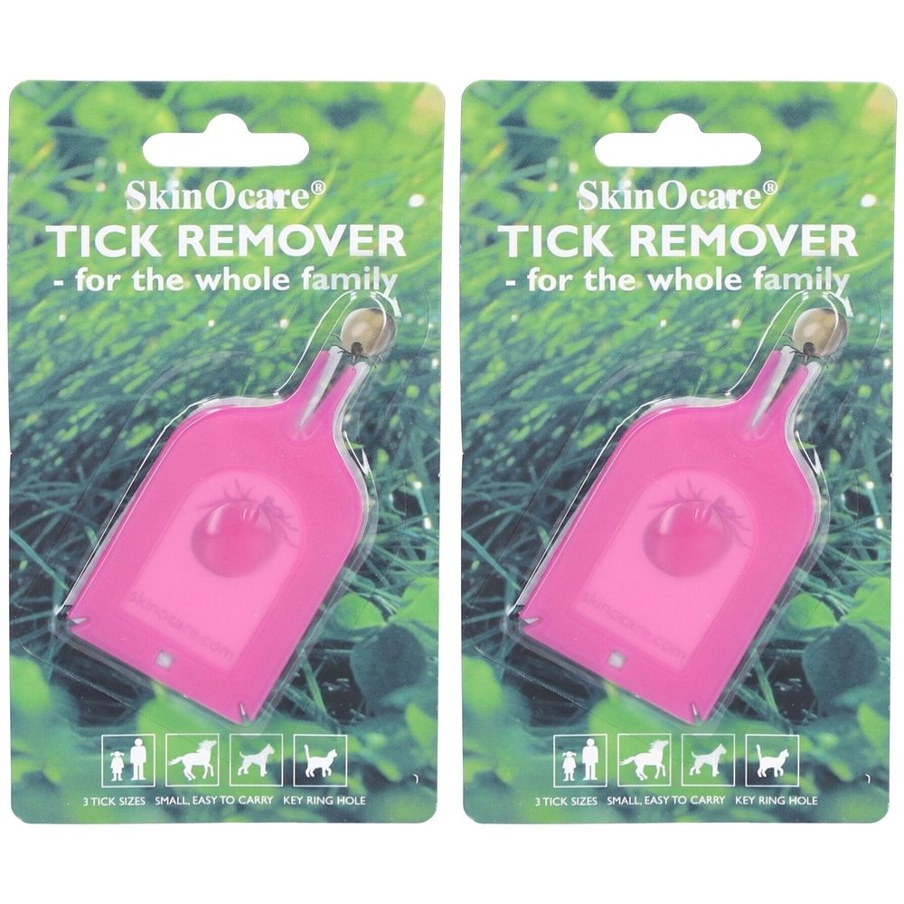 Deux extracteurs de tiques roses sur emballage. Inscription : SkinOcare TICK REMOVER pour toute la famille. Avec trou pour porte-clés.