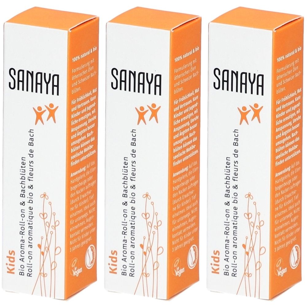 Trois boîtes rectangulaires blanches et oranges. Inscription : SANAYA, Kids, Bio Aroma-Roll-on & Bachblüten. Logo enfant et texte.