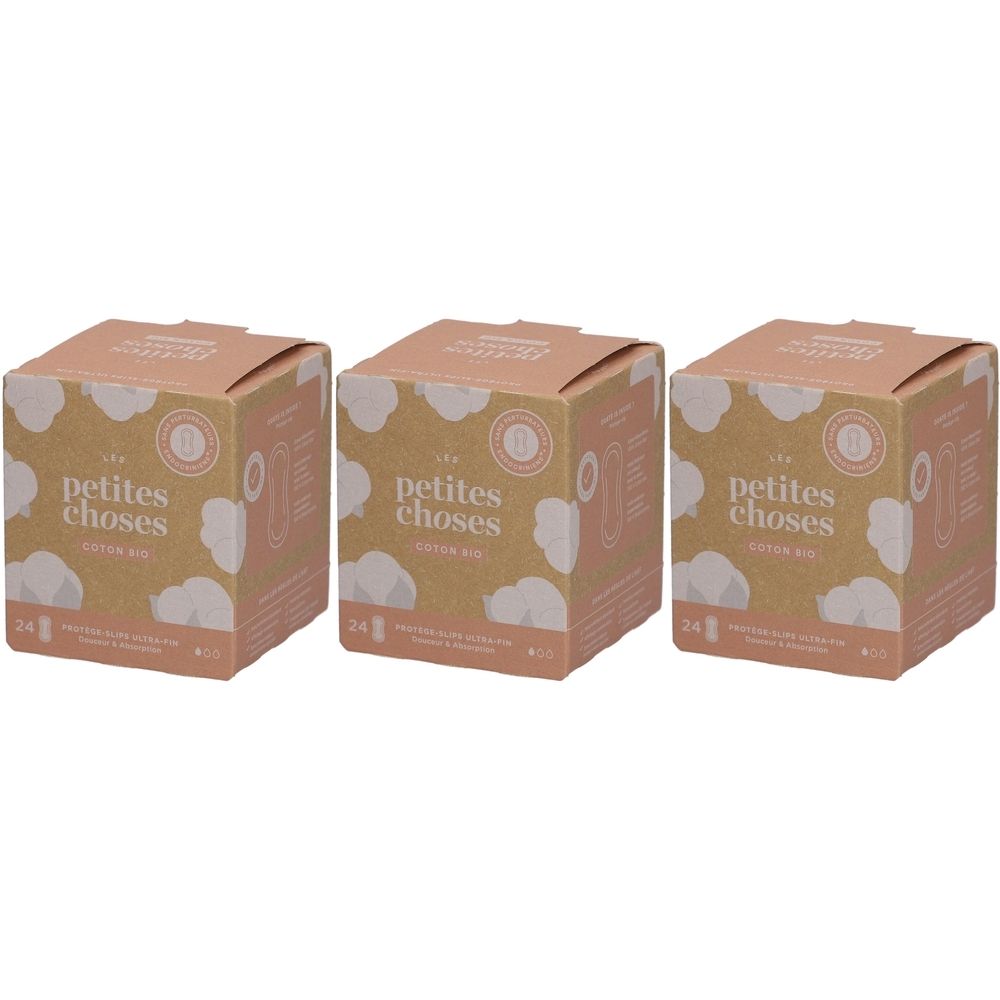 Trois boîtes de protège-slips. Inscription : petites choses, coton bio. 24 unités par paquet.