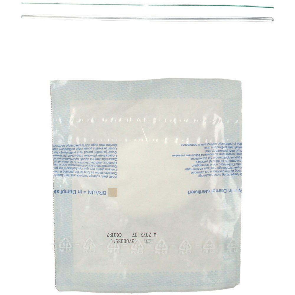 Emballage transparent d'une compresse oculaire. Impression avec texte et marquage CE. Stérile.