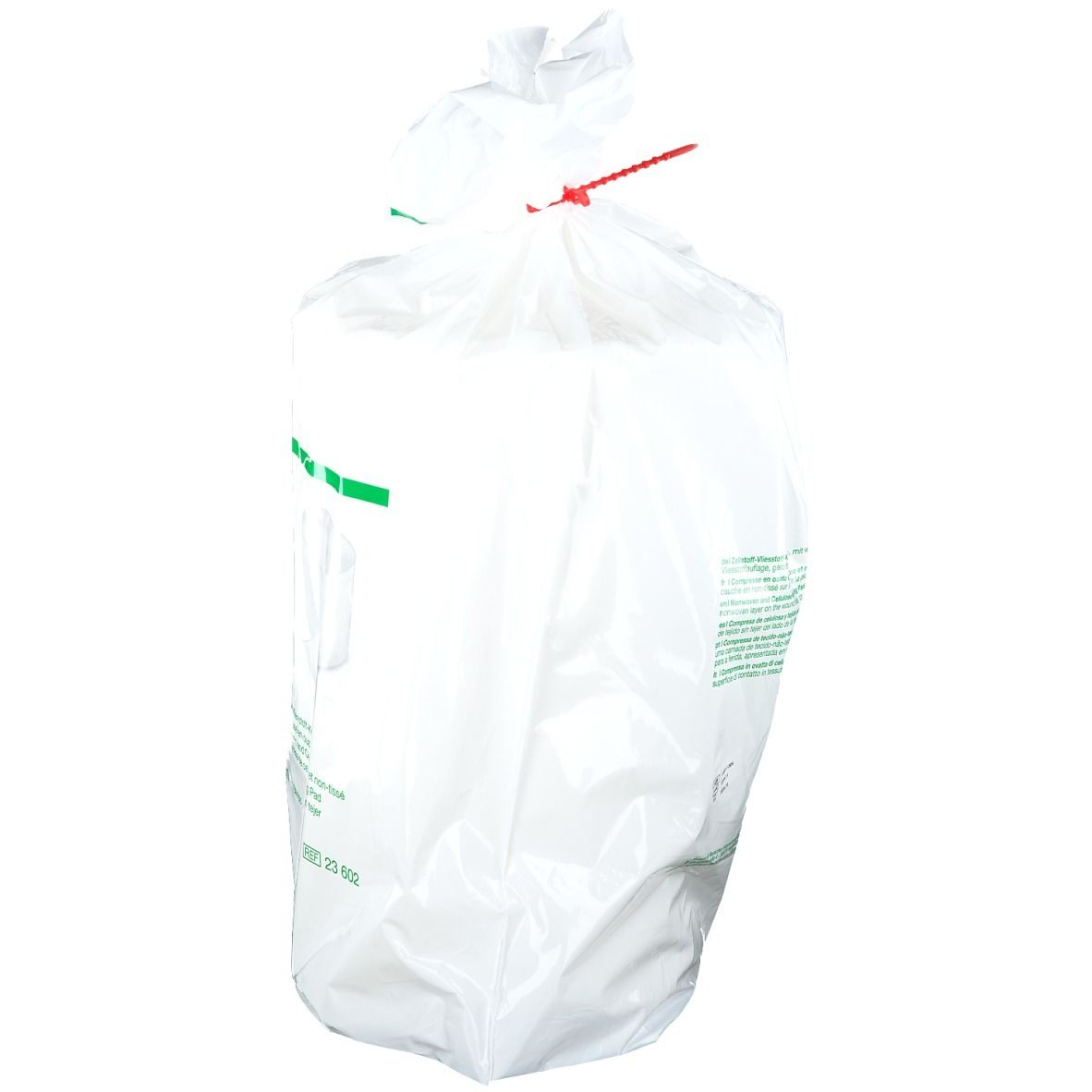 Emballage plastique avec compresse. Fermeture rouge. Inscriptions vertes. Texte en allemand, anglais, français, espagnol.