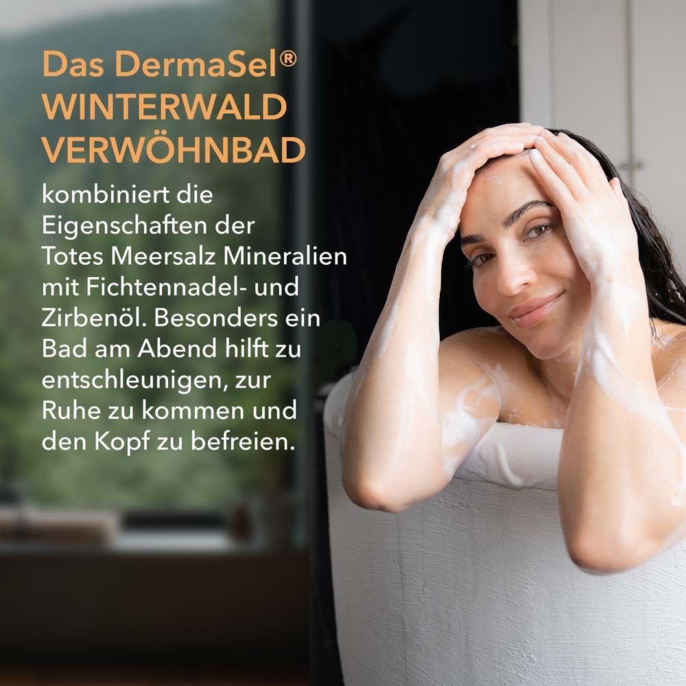 Femme dans une baignoire. Texte: DermaSel Winterwald Verwöhnbad combine les propriétés avec l'huile de pin et de sapin. Pour la détente.