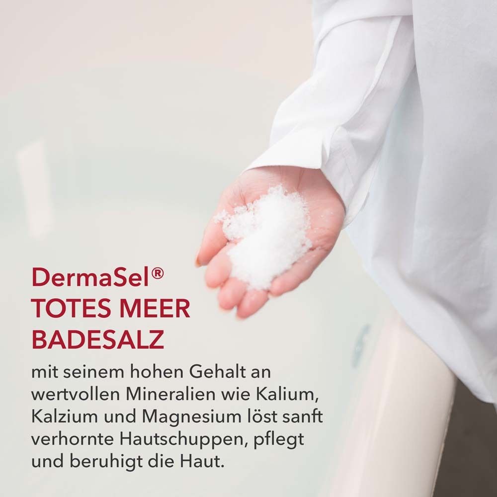 Main avec sel de bain. DermaSel Sel de bain de la mer Morte. Texte : minéraux précieux comme le potassium, le calcium et le magnésium. Pour tous types de peau.
