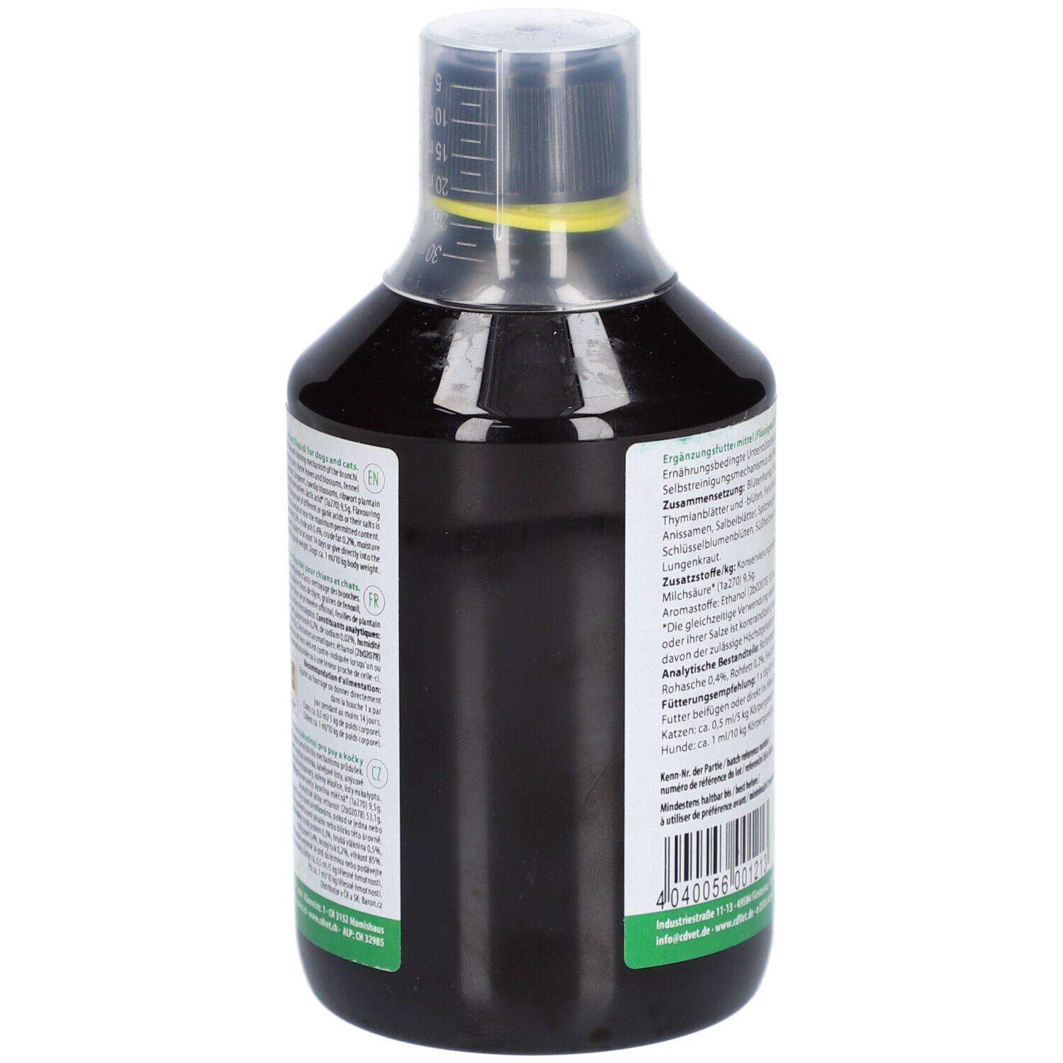Bouteille de liquide brun. Marques de mesure sur le bouchon. Étiquette avec informations.
