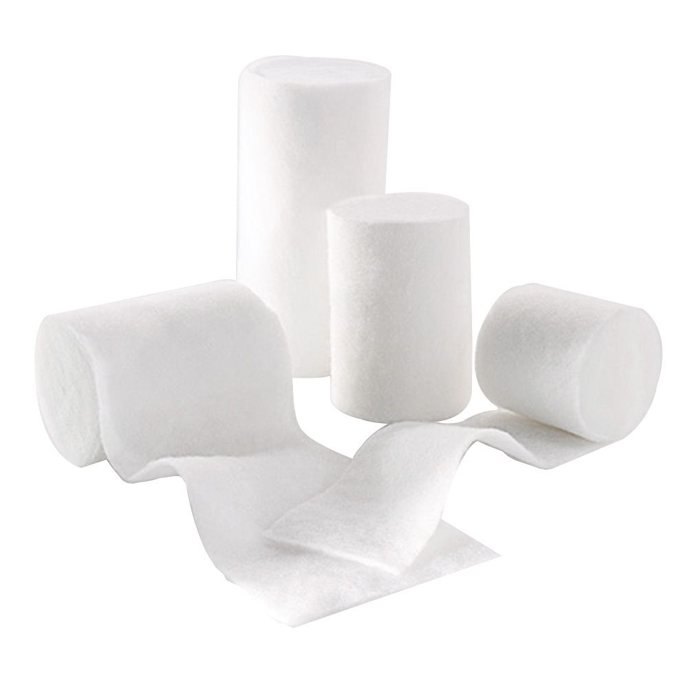 Plusieurs rouleaux et bandes de ouate synthétique blanche. Certains roulés, d'autres déroulés.