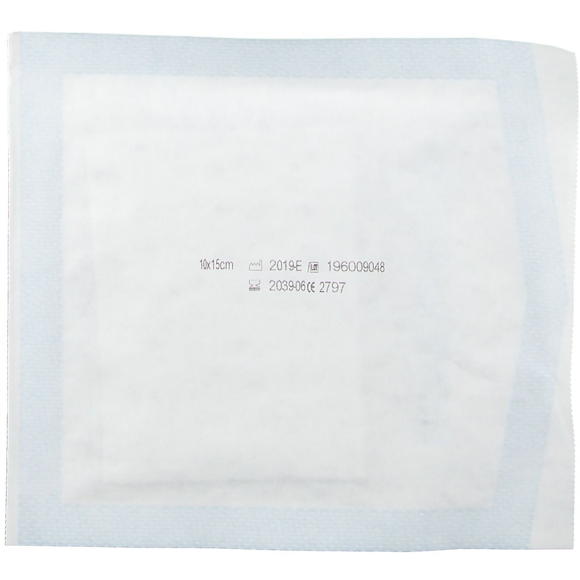 Compresse aluderm 10x15cm, emballée individuellement, avec numéro de lot et marquage CE.