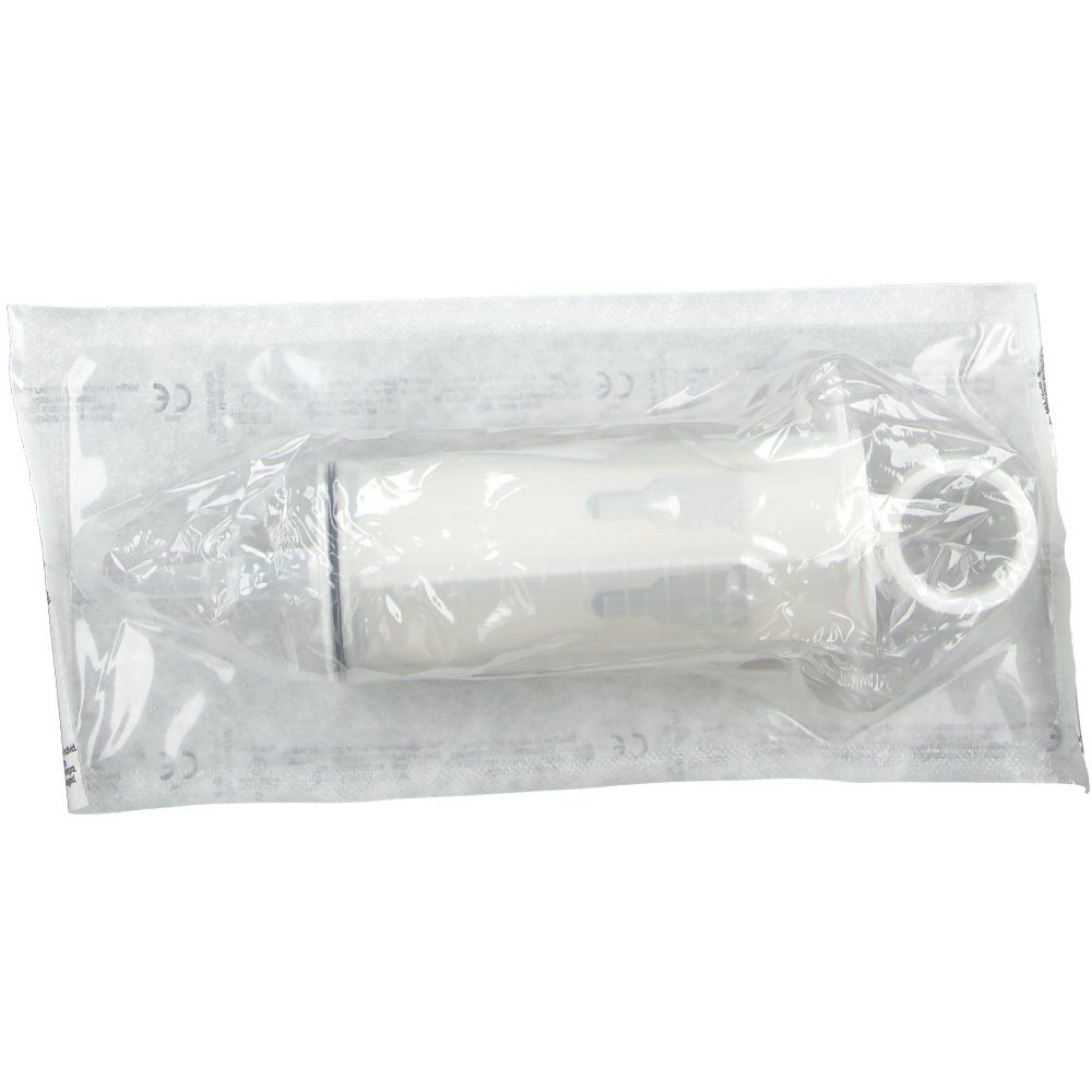 Seringue dans emballage stérile. Corps blanc, plastique transparent. Anneau à l'extrémité. Emballage avec marquage CE.