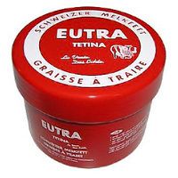 Pot rouge avec couvercle blanc. Inscription : Eutra Tetina, Melkfett suisse, Graisse à Traire.