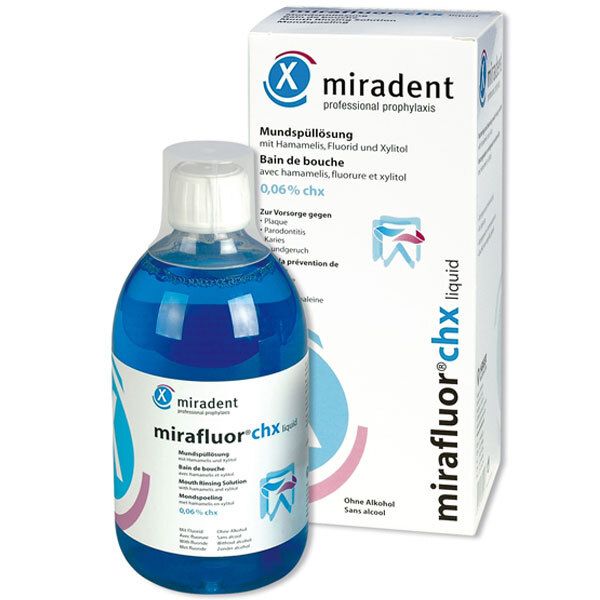 Flacon de bain de bouche bleu et boîte. Inscription : miradent mirafluor® chx liquid. 0,06% chx. Sans alcool.