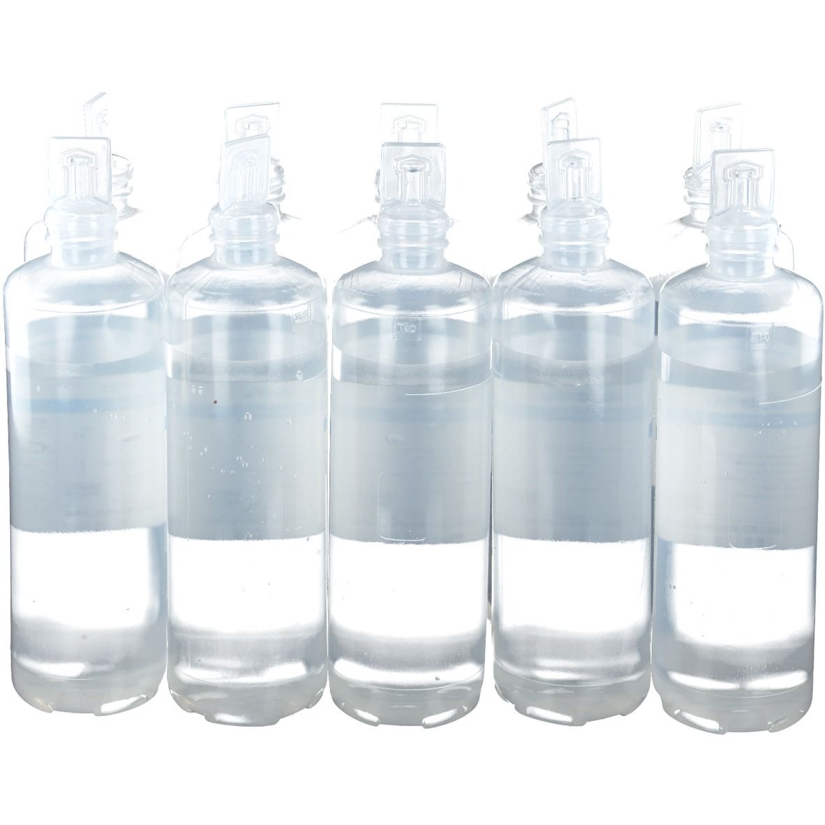 Rangée de flacons de NaCl 0,9% B. Braun Ecolav. Flacons cylindriques transparents avec étiquette bleue et bouchon.