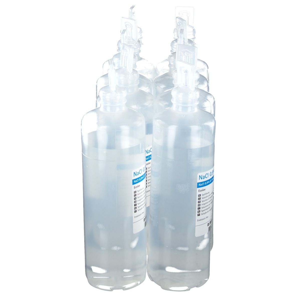 Plusieurs flacons de NaCl 0,9% B. Braun Ecolav. Flacons cylindriques transparents avec étiquette bleue et bouchon.