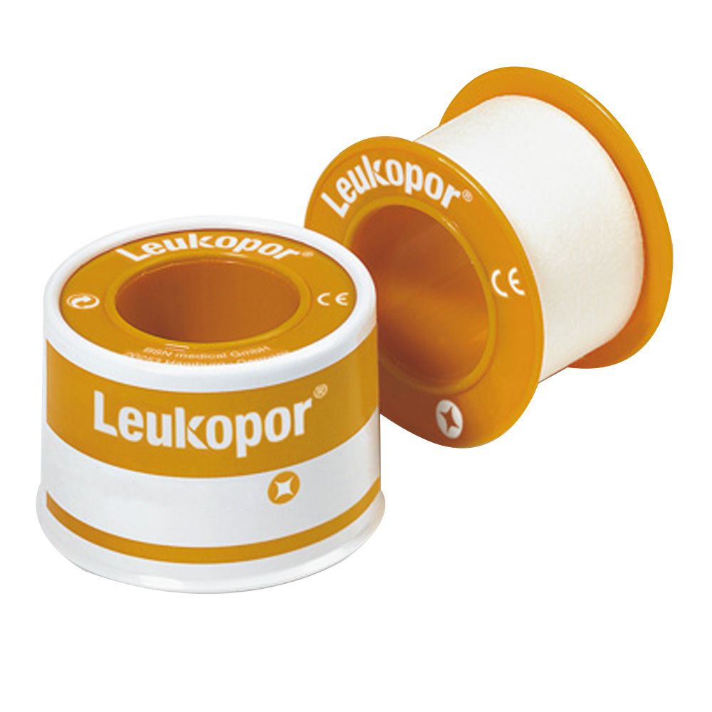 Rouleau de ruban adhésif Leukopor blanc sur bobine orange. Marque CE visible.
