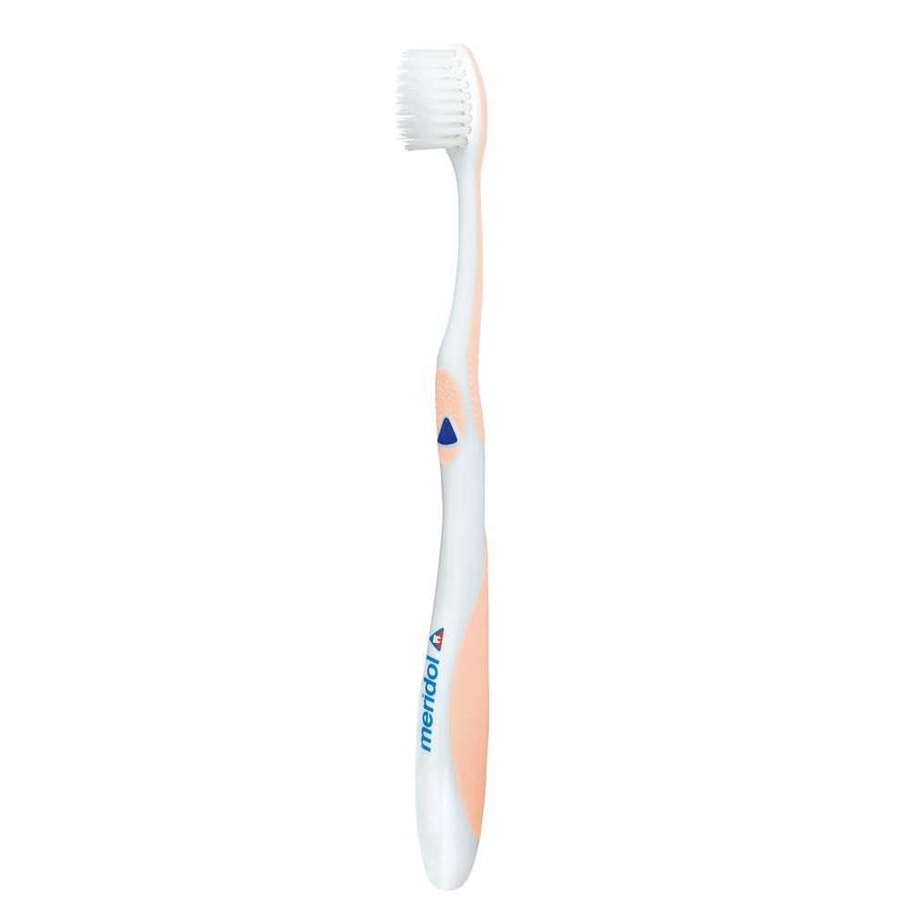 Brosse à dents avec tête blanche et manche blanc-rose. Nom de marque meridol sur le manche.