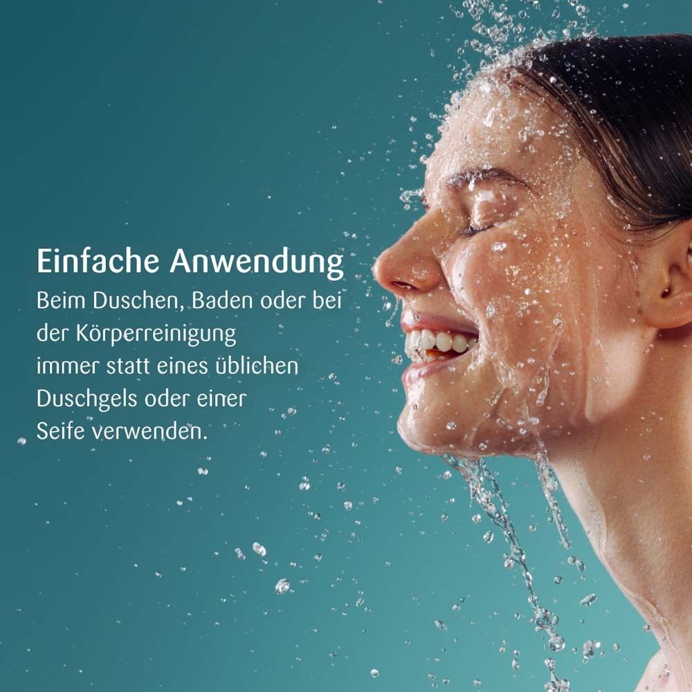 Femme sous la douche. L'eau coule sur son visage. Texte : Application facile. Utilisation au lieu du savon ou gel douche.