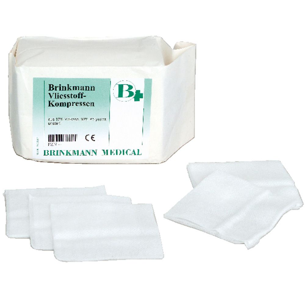 Compresse en non-tissé stérile, blanche, en paquet. Brinkmann Medical. Quelques compresses à côté.
