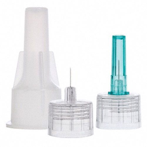 Plusieurs aiguilles de seringue avec capuchons. Une aiguille avec capuchon transparent, une avec capuchon vert et une sans capuchon.